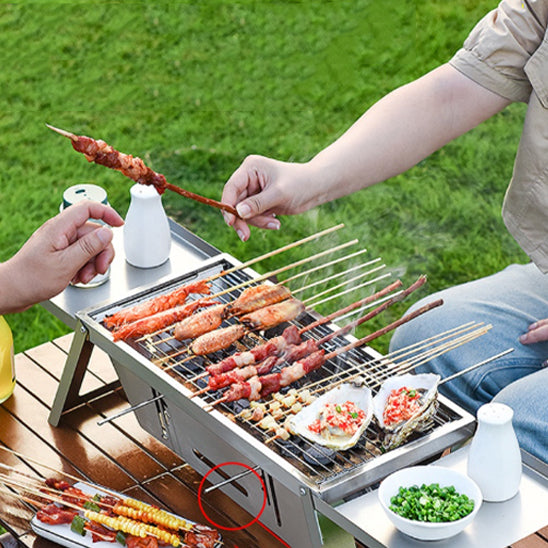 Barbecue Portable Pliant cuisant des brochettes