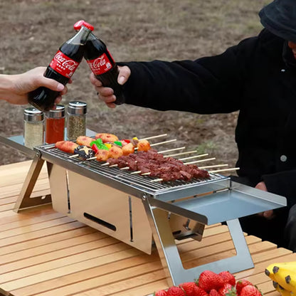 Barbecue Portable Pliant avec personne tenant des cola